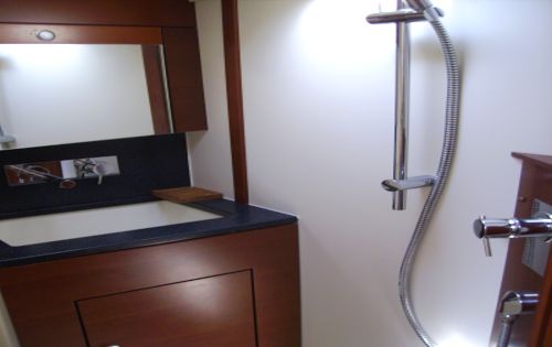 YIANNIS - Ensuite.jpg