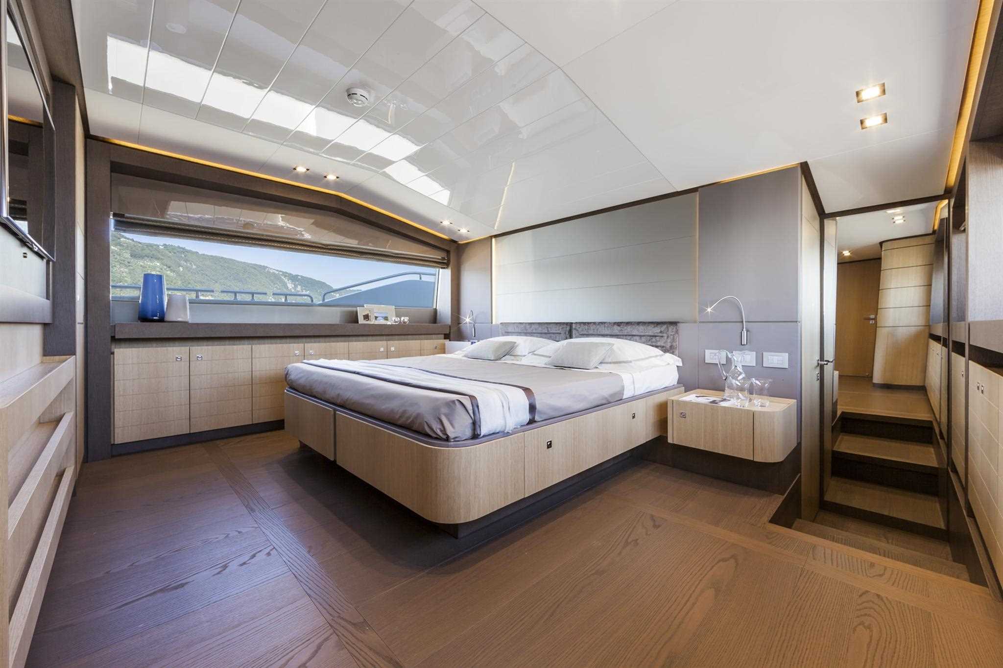 Yacht  ALEKSANDRA I - Master cabin.jpg
