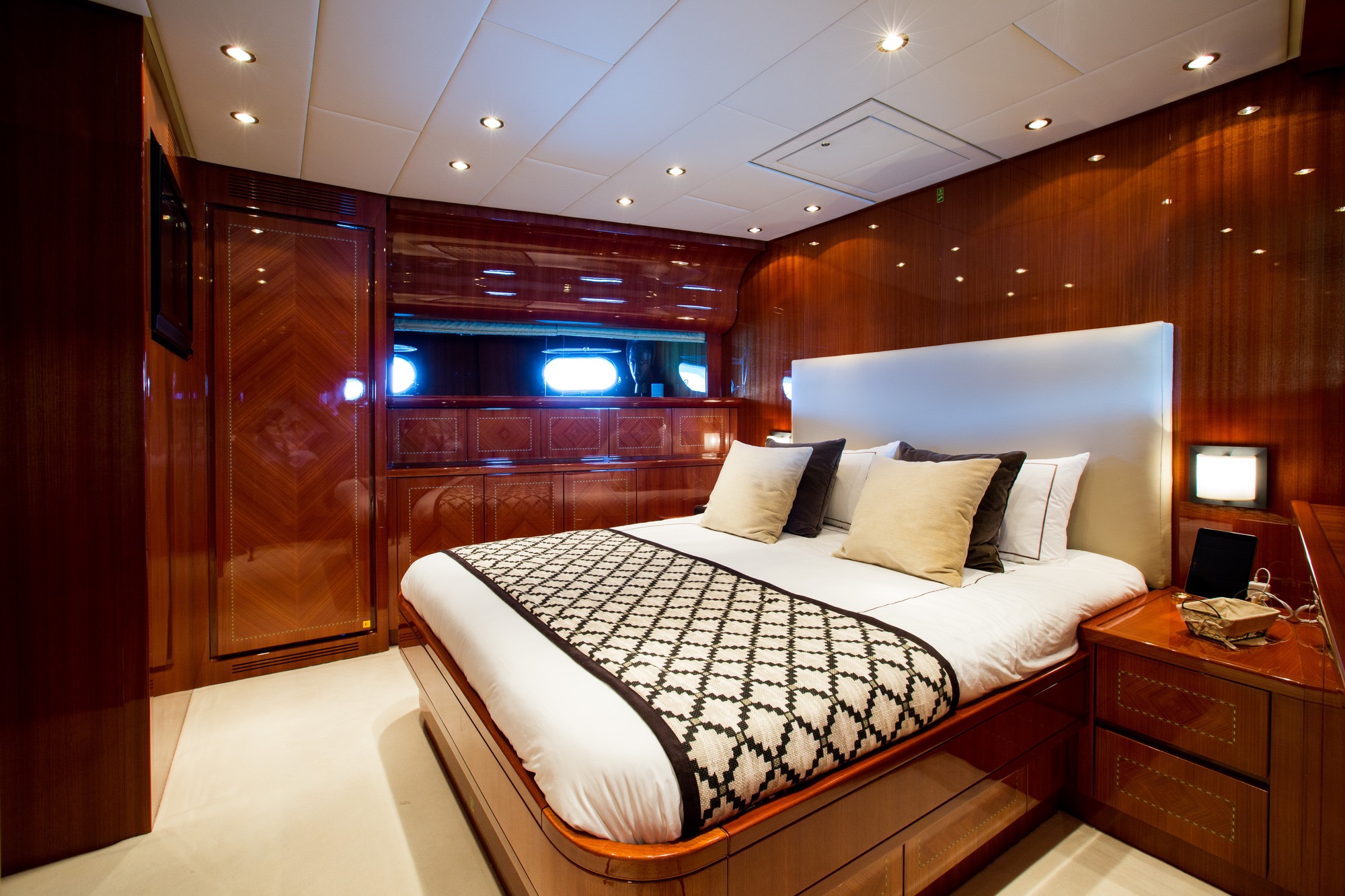 Yacht  KIDI ONE - VIP cabin.jpg