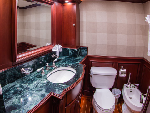 Yacht  REFLECTIONS - Guest ensuite.jpg