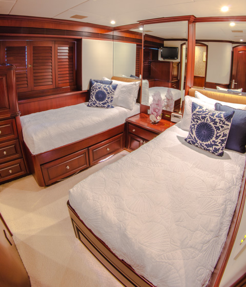 Yacht  REFLECTIONS - Twin cabin.jpg