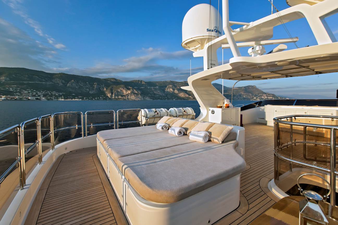 Yacht AFRICAN QUEEN -  Sundeck Sunpads.jpg