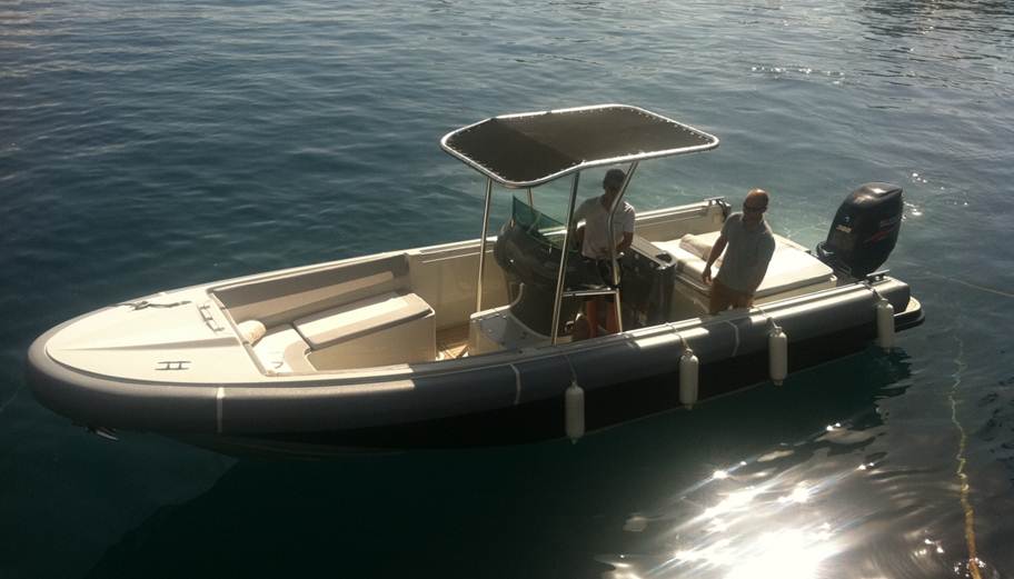 Yacht AFRICAN QUEEN -  Tender Expression 25ft.jpg
