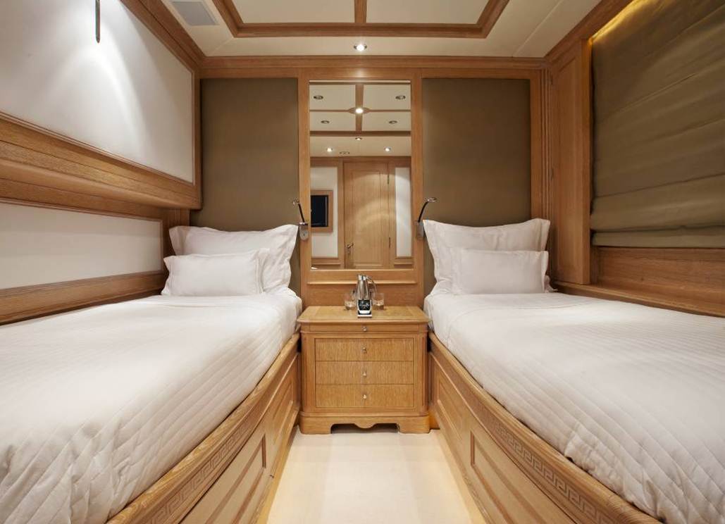 Yacht AFRICAN QUEEN -  Twin Cabin.jpg