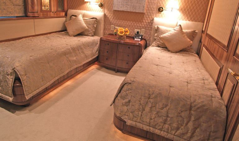 Yacht ALASKA -  Twin Cabin.jpg