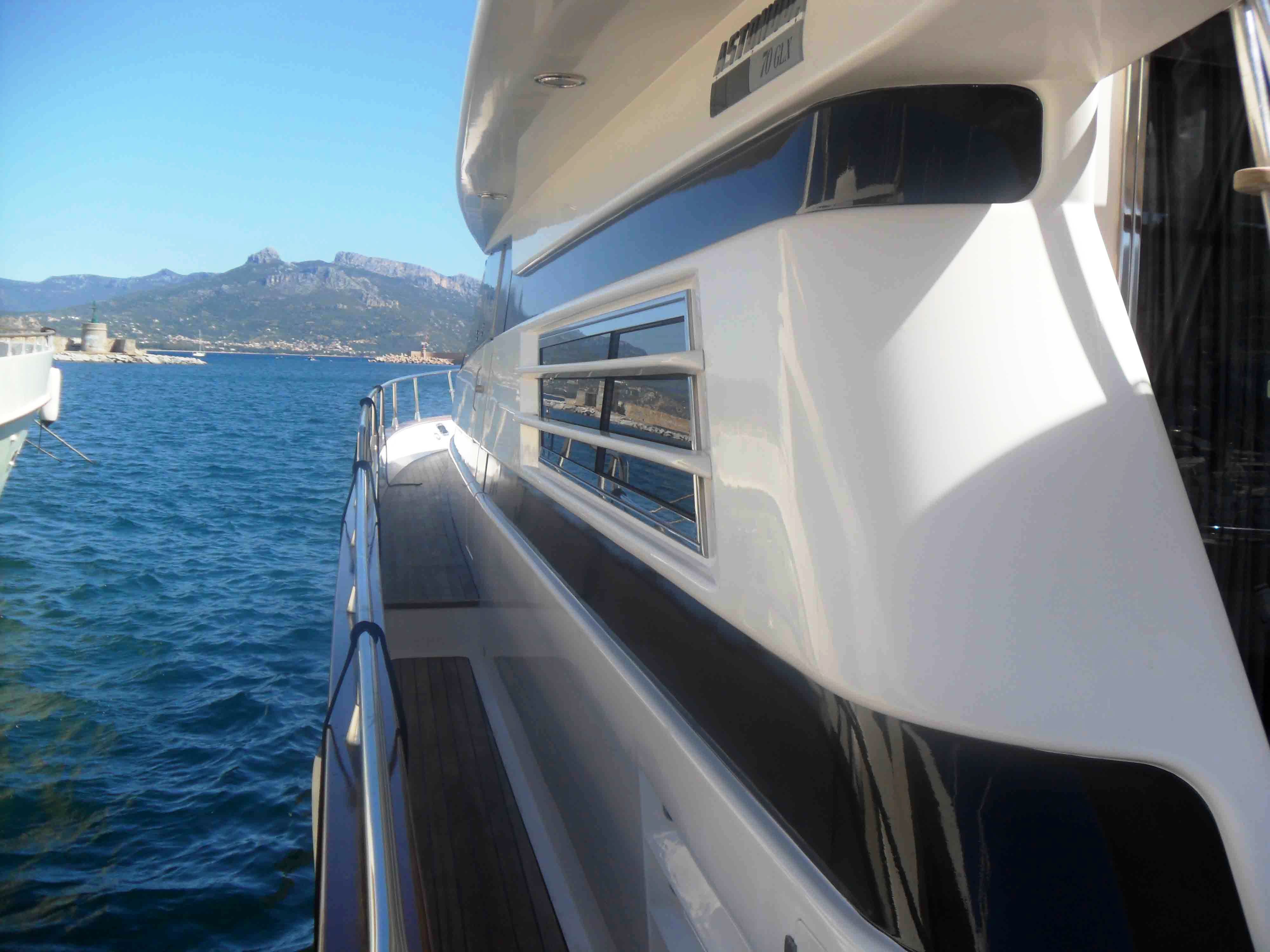 Yacht ALBATROSUN -  Side Deck.jpg