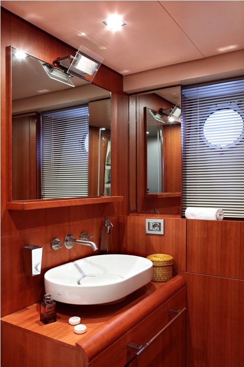 Yacht AMON -  Guest Ensuite.jpg