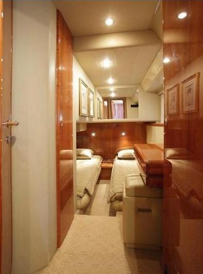 Yacht ANATES II - Guest twin cabin.jpg