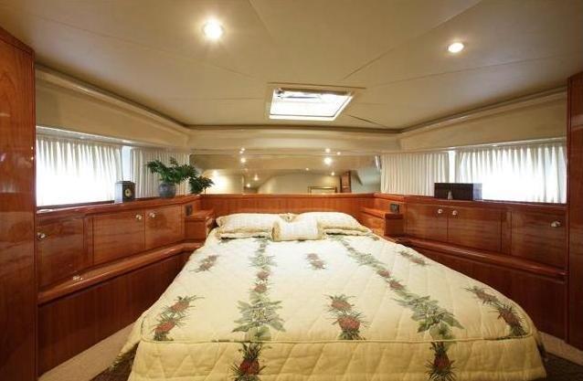 Yacht ANATES II - Master suite.jpg