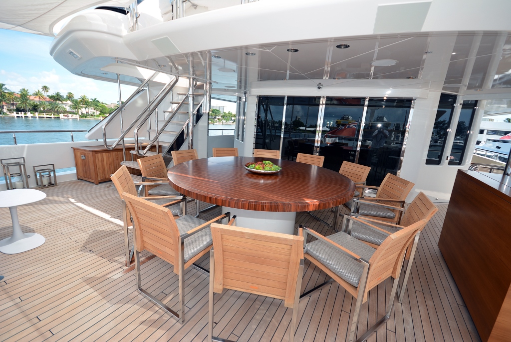 Yacht AQUAVITA - Bridge Deck Dining.jpg