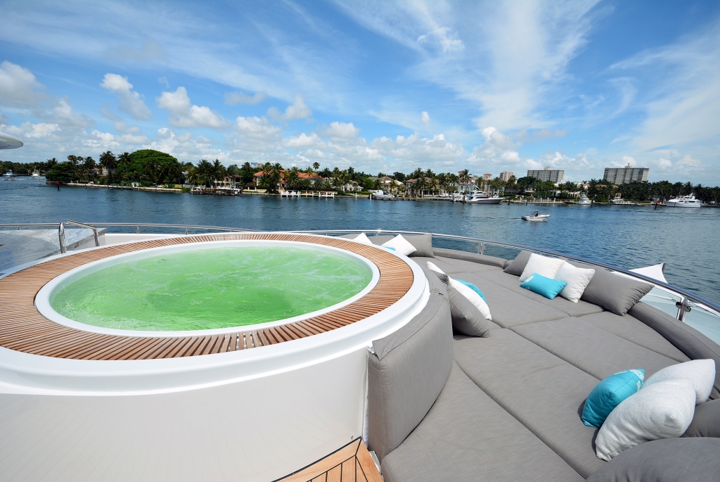 Yacht AQUAVITA - Sundeck Jacuzzi.jpg