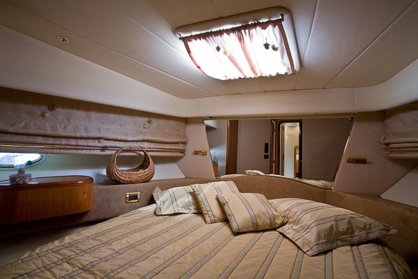 Yacht ARISTOTELIS -  Guest Cabin.jpg