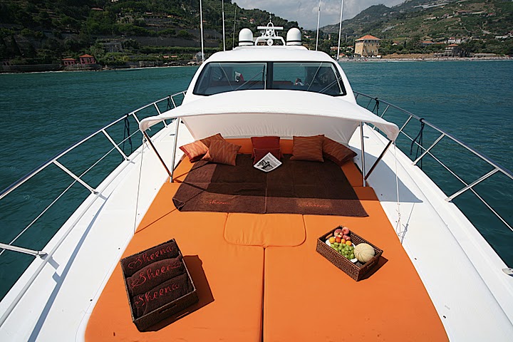 Yacht ASPRA 38 -  Foredeck Sunpads.jpg