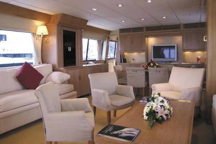Yacht ATLANTIC ENDEAVOUR -  Salon Seating.jpg