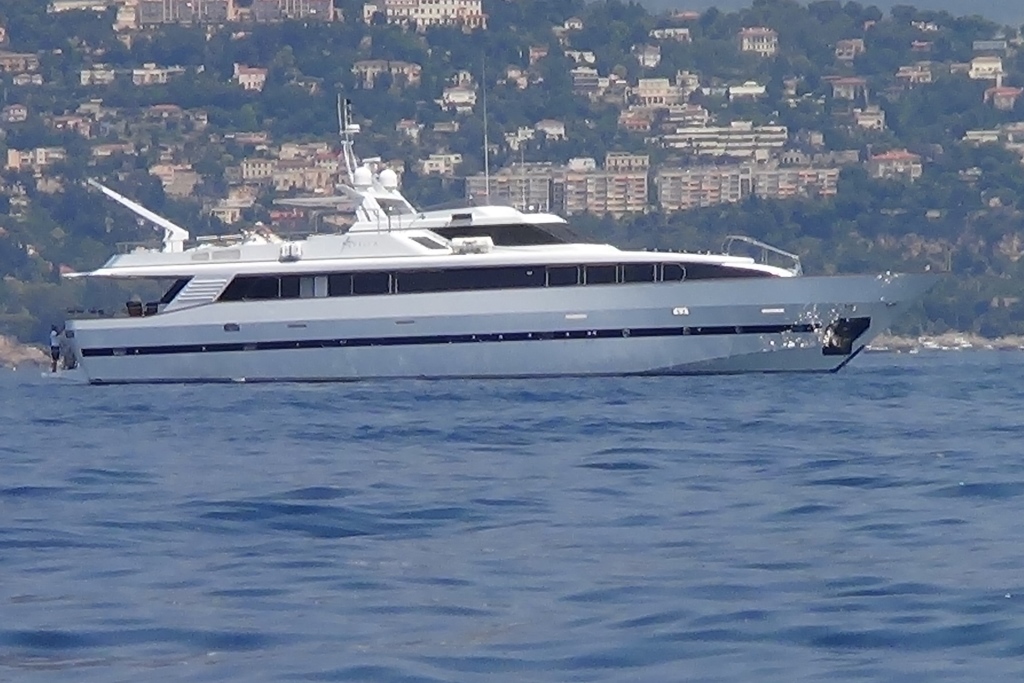 Yacht AVELLA -  Profile.jpg