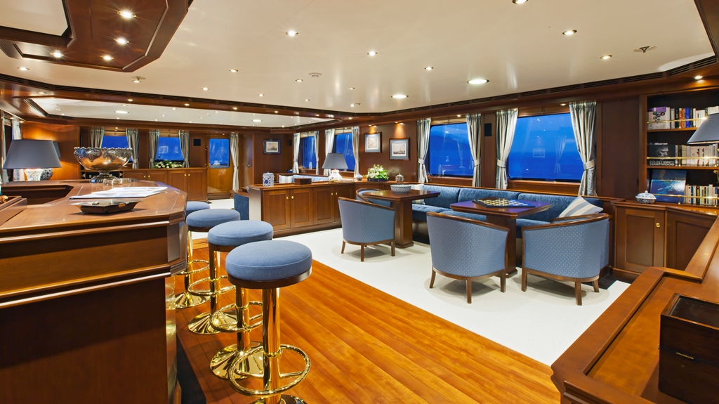 Yacht AXANTHA II -  Main Salon Bar and Dining.jpg