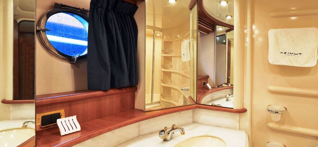 Yacht AZUCENA MARE -  Master Ensuite.jpg