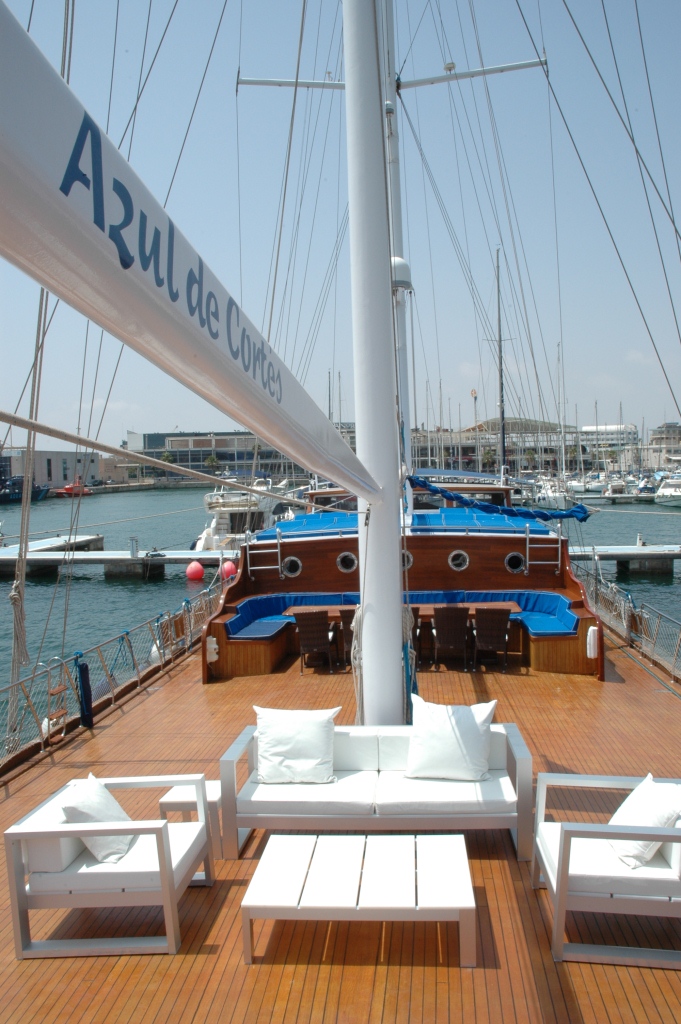 Yacht AZUL DE CORTES - Deck.jpg