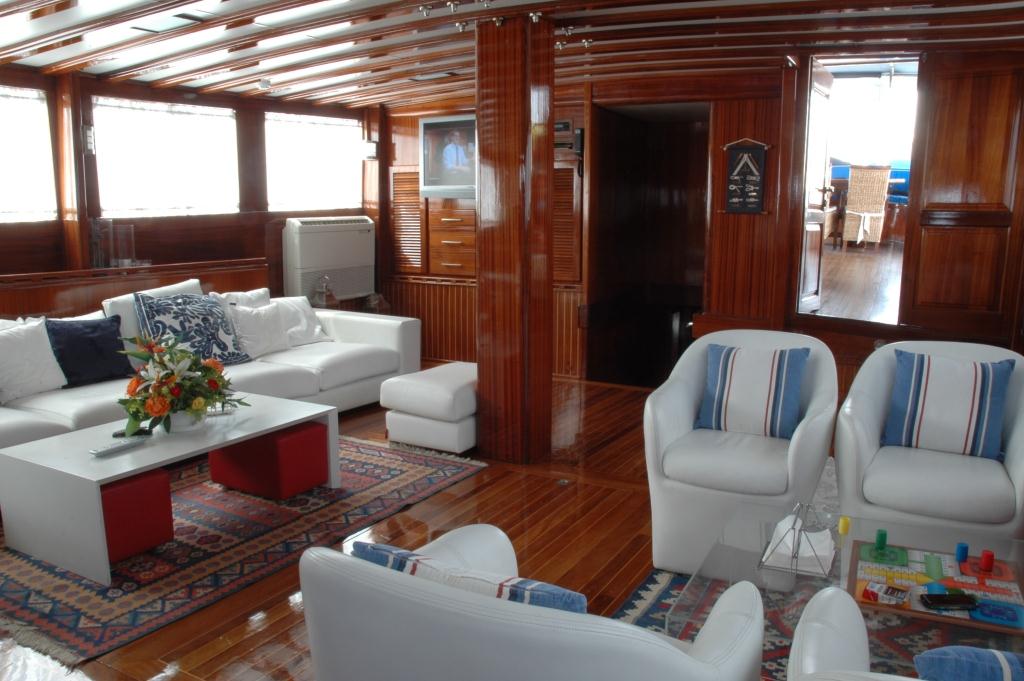 Yacht AZUL DE CORTES - Salon 2.jpg