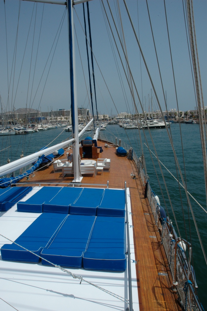 Yacht AZUL DE CORTES - Sunbeds on Deck.jpg