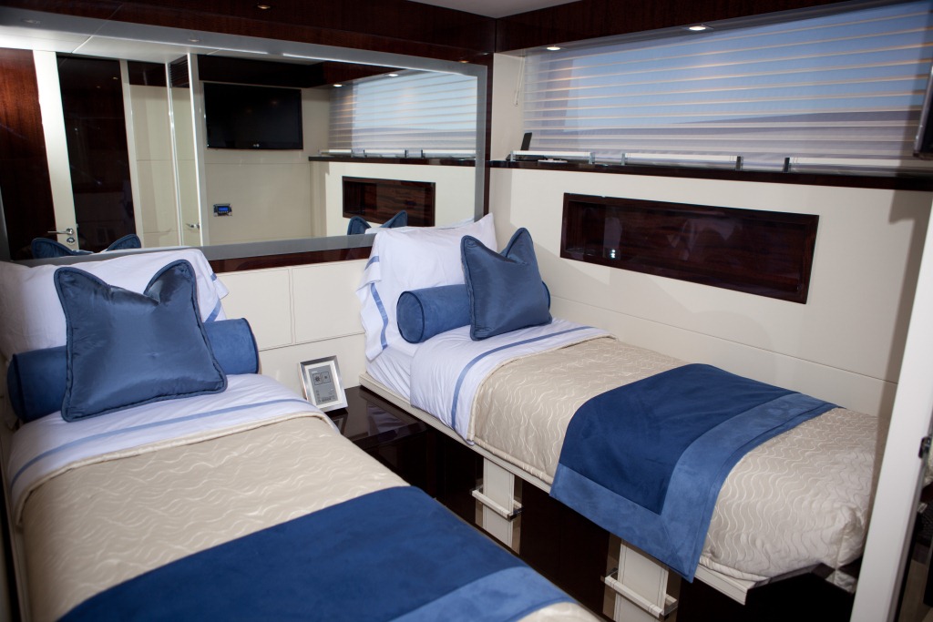 Yacht Algorythm - Starboard Stateroom.jpg