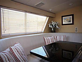 Yacht BELLA SOPHIA -  Dinette.jpg