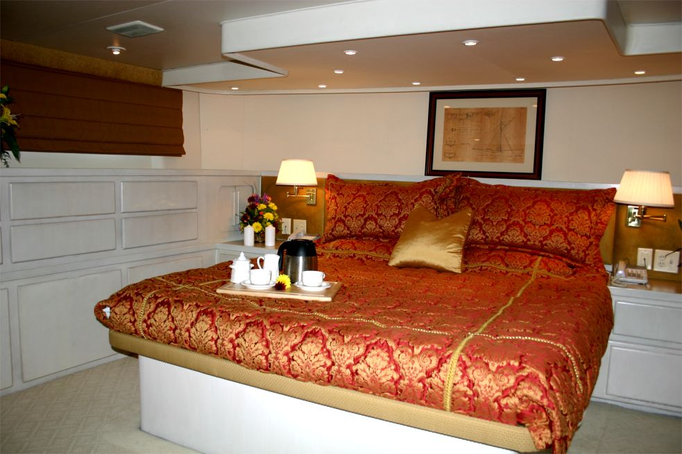Yacht BELLA SOPHIA -  Master Cabin.jpg