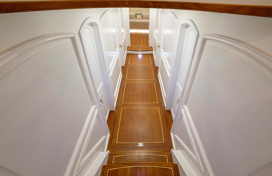 Yacht BELLAMARE - Companionway.jpg