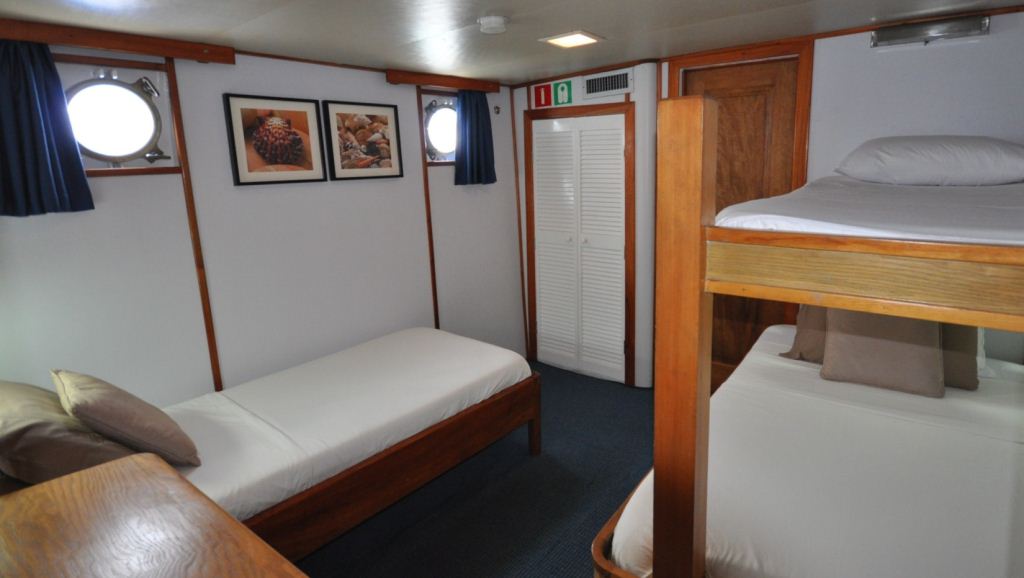 Yacht BELUGA -  Triple Cabin.jpg