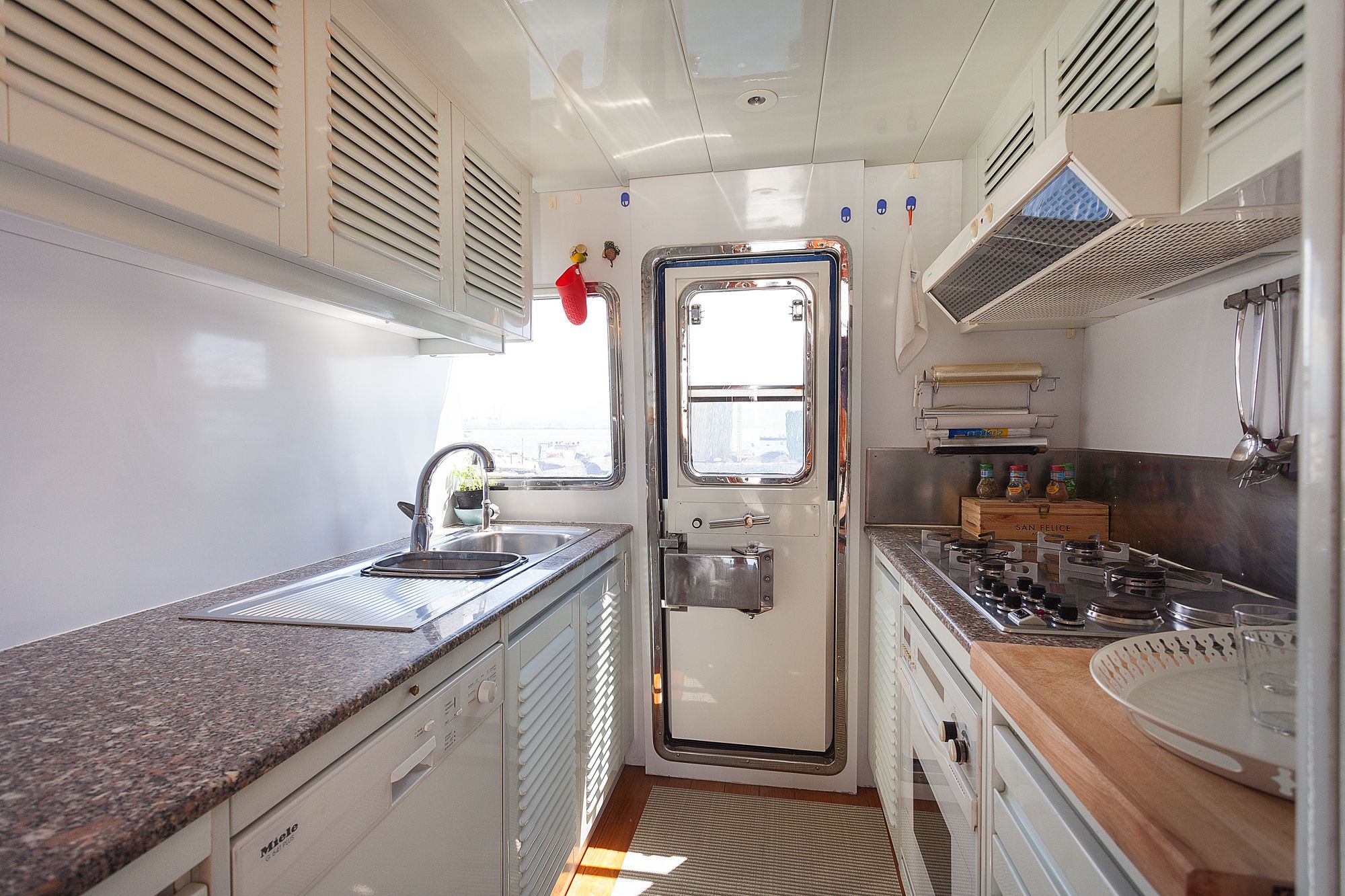 Yacht BERNADETTE - Galley.jpg