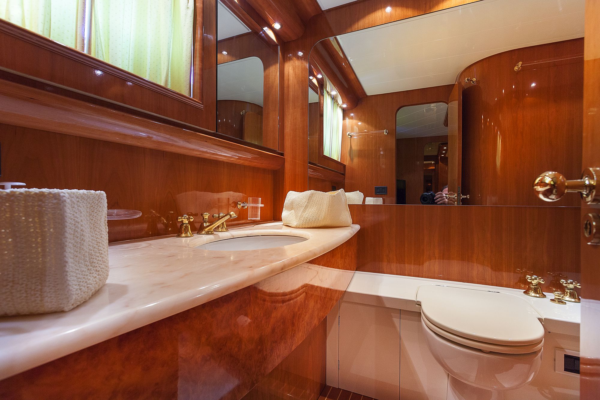Yacht BERNADETTE - Master Ensuite.jpg