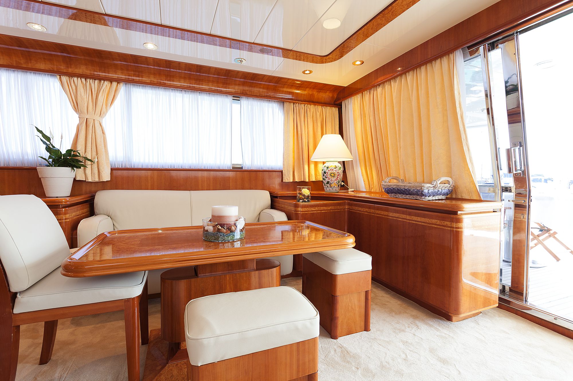 Yacht BERNADETTE - Salon Seating.jpg