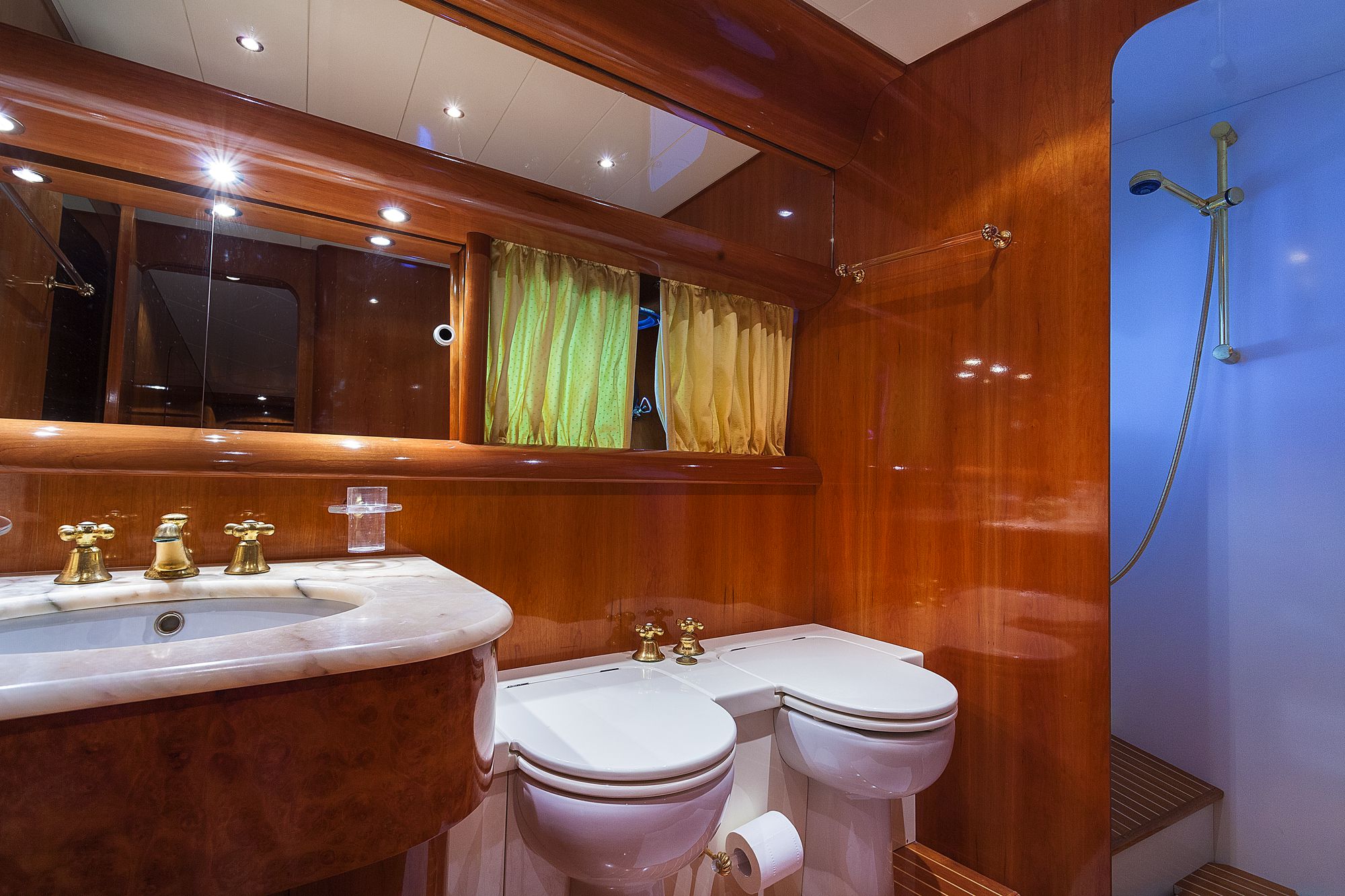 Yacht BERNADETTE - Twin Ensuite.jpg