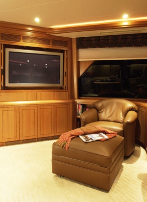 Yacht BESAME -  Main Salon Aft.jpg