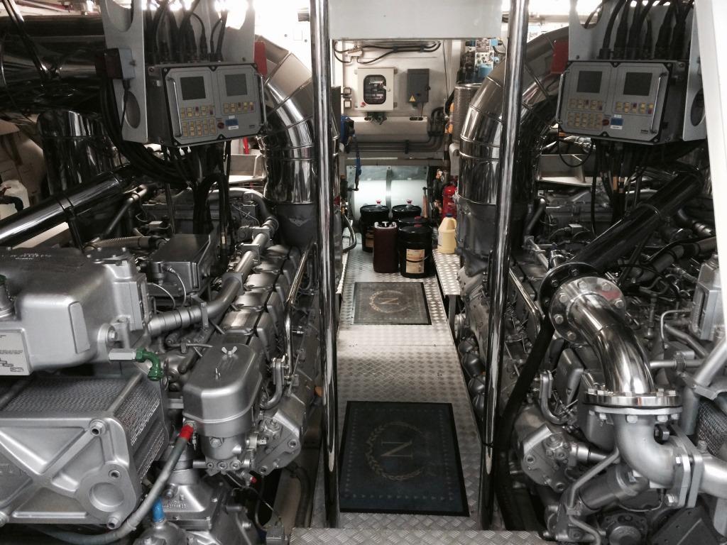 Yacht BIRD OF PREY - Engine room.jpg