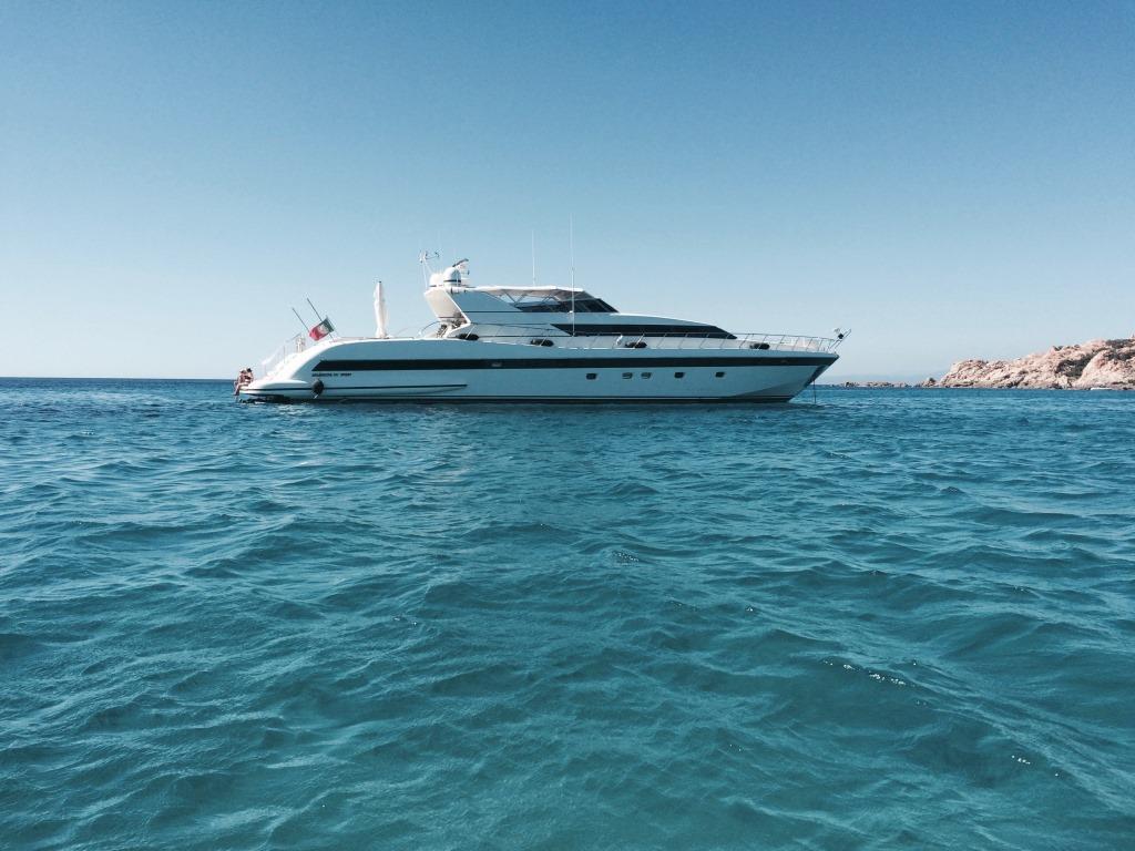 Yacht BIRD OF PREY - Main.jpg