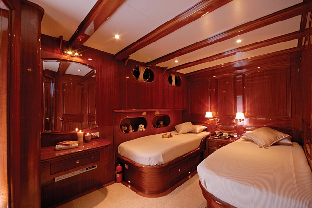Yacht BLUE EYES -  Twin Cabin.jpg