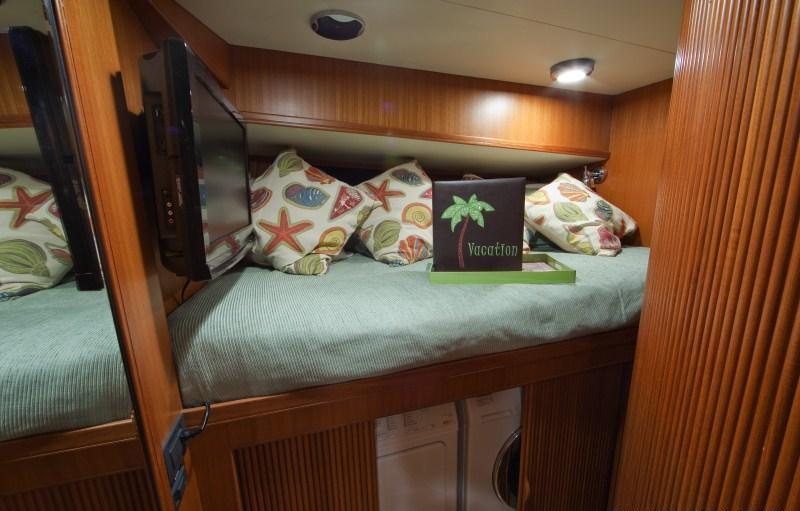 Yacht BLUE HERON -  Nanny Nook.jpg