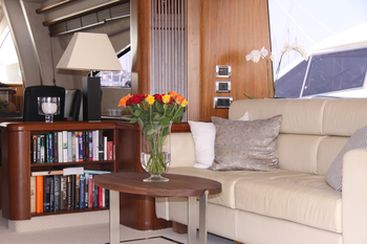 Yacht BLUE QUEST - Salon Seating.jpg