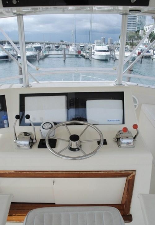 Yacht BLUES CURE -  Flybridge Helm.jpg