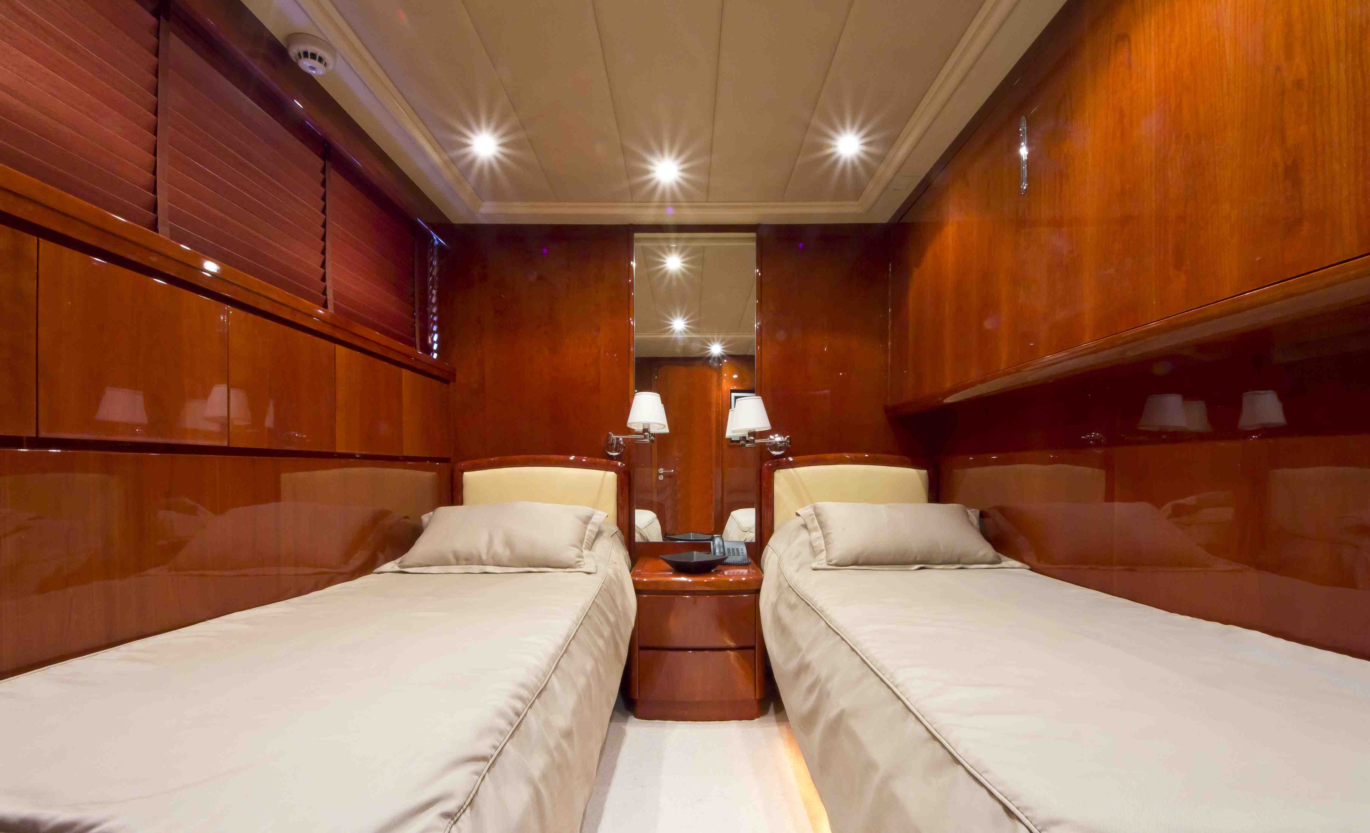 Yacht BOJANGLES -  Twin Cabin.jpg