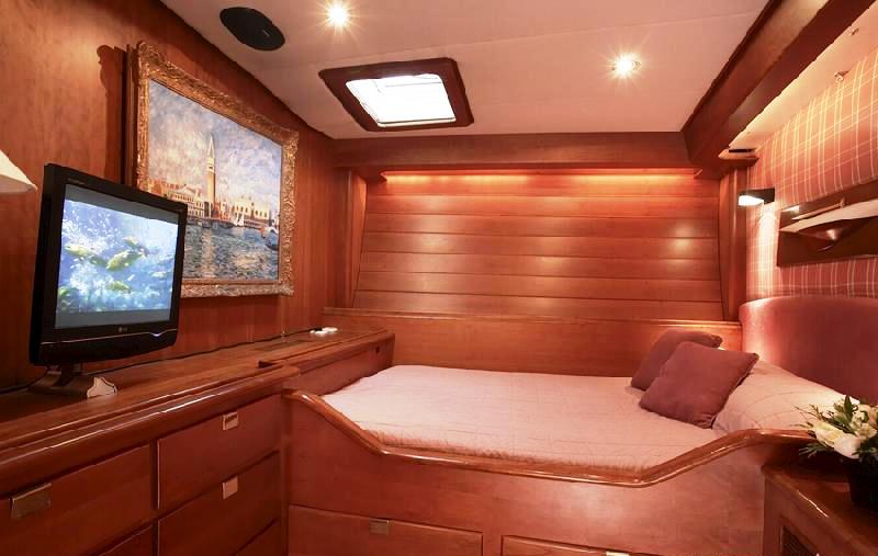 Yacht BOLERO -  Guest Stateroom 2.jpg