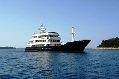 Yacht Big Aron.jpg