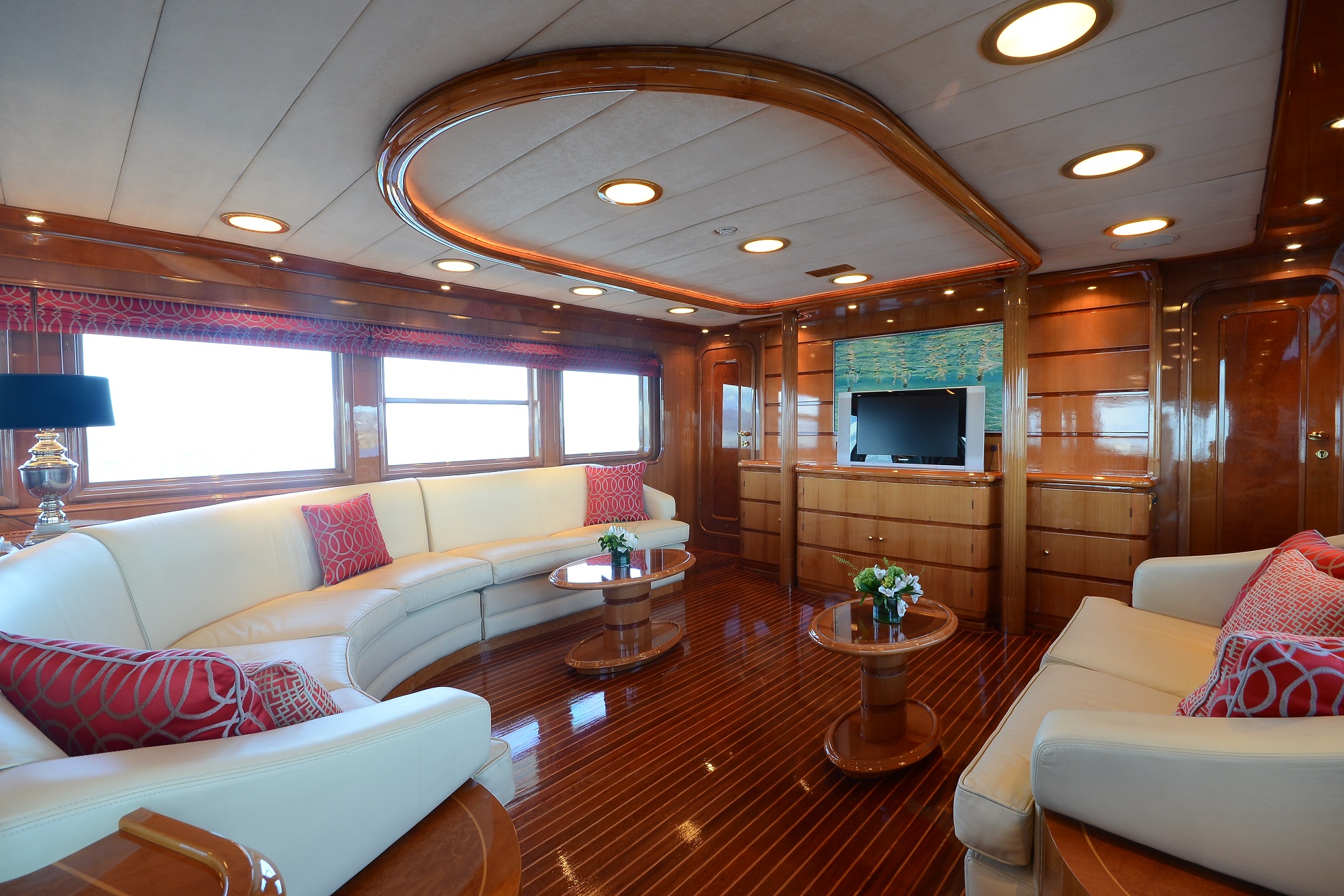 Yacht CAMELLIA - Main Salon.JPG