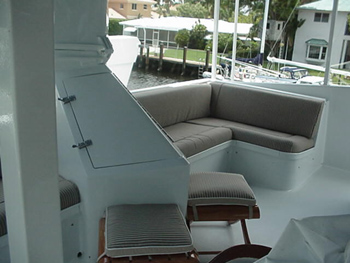 Yacht CAPTIVATOR - Flybridge.jpg