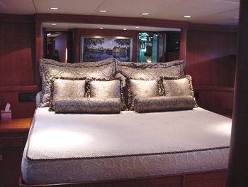 Yacht CAPTIVATOR - Master Cabin.jpg
