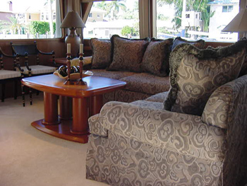 Yacht CAPTIVATOR - Salon.jpg