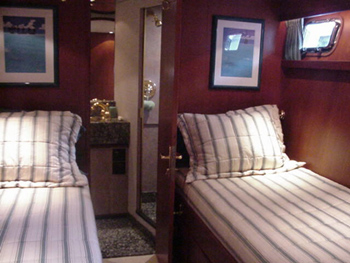 Yacht CAPTIVATOR - Twin Cabin.jpg