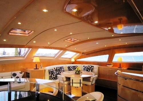 Yacht CATTITUDE -  Salon Dining.jpg