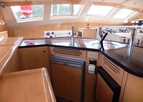 Yacht CATTITUDE -  Service Bar.jpg